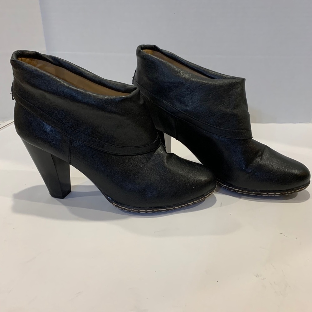 MERONA Cuff booties 11W, extra wide ankle. Pretty.